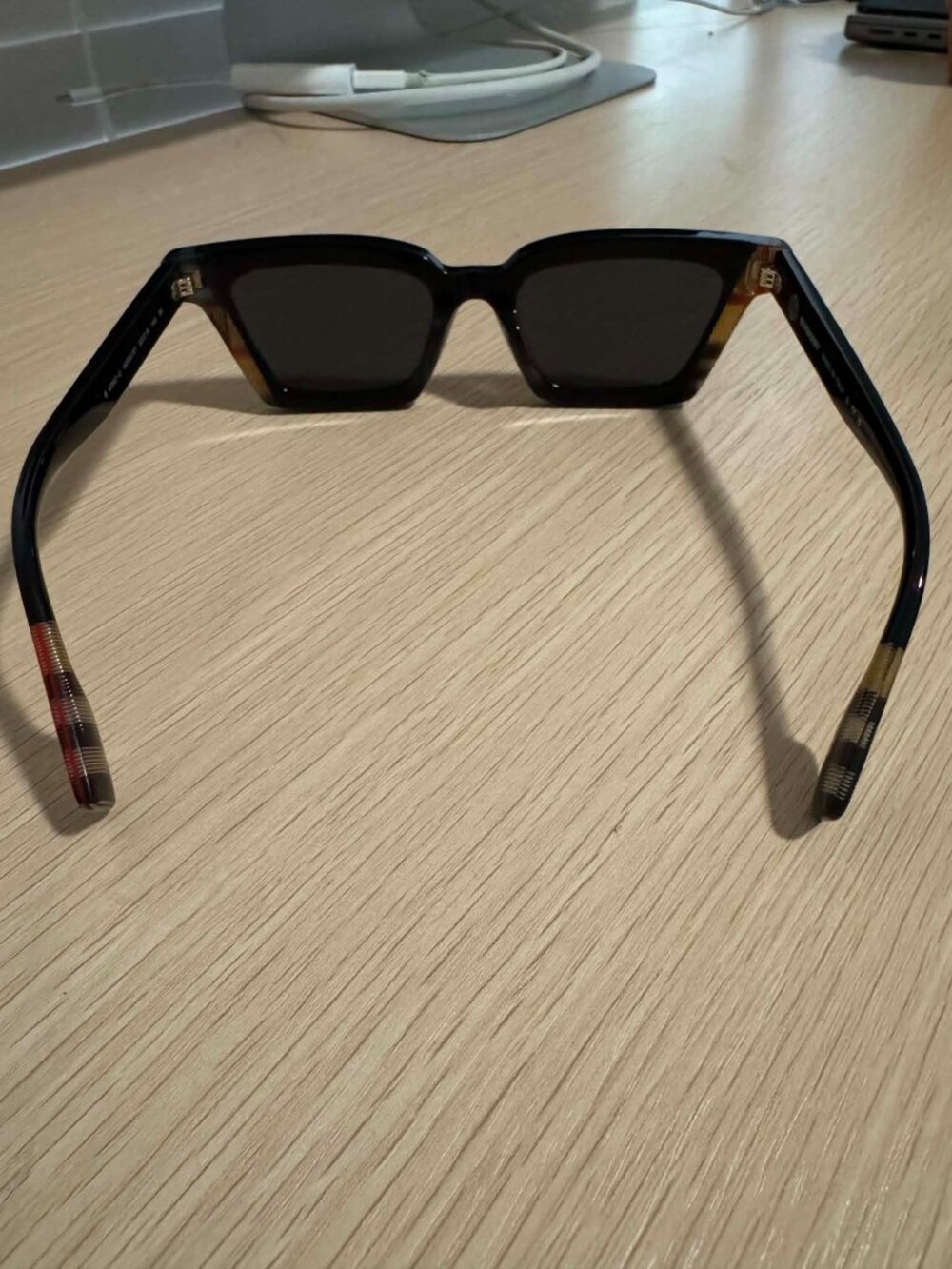 Burberry Briar Sunglasses (Black) - Picture 2 of 3